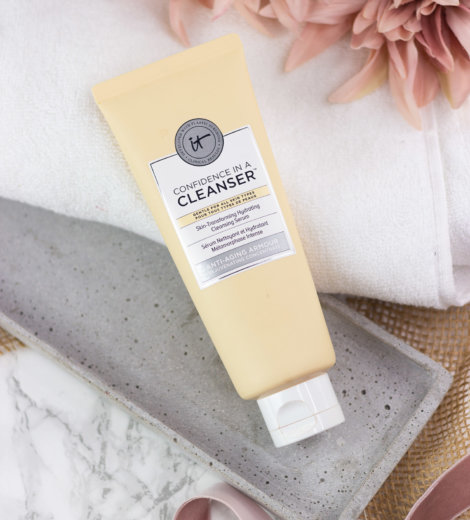 it Cosmetics </br> Confidence in a Cleanser