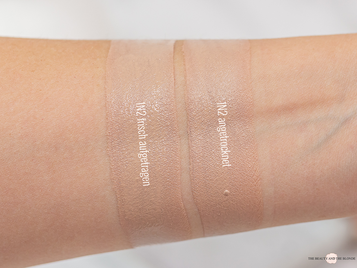 Estée Lauder Futurist Hydra Rescue Foundation 1N2 Swatch